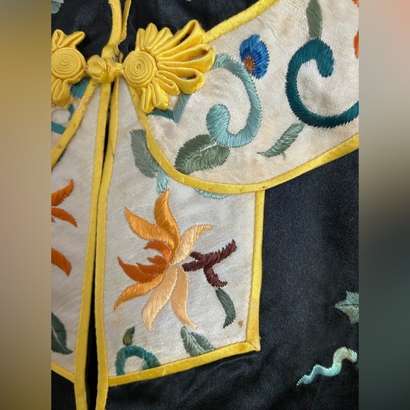 Vintage 1960s Bai Hua Hand-Embrioidered Chinese Silk Jacket Size Medium - Picture 13 of 16